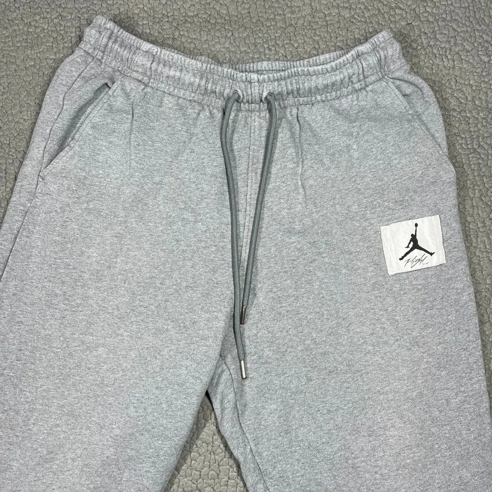 Jordan Essentials Mens Flight Fleece Pants Grey Joggers DQ7468-091 Size L